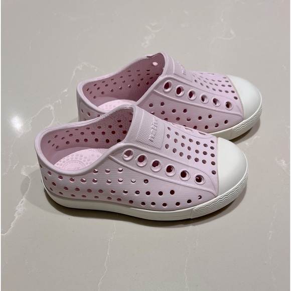 Kids milk pink/shell white Natives size C5. Hardly used, in Excellent condition. - Picture 4 of 9